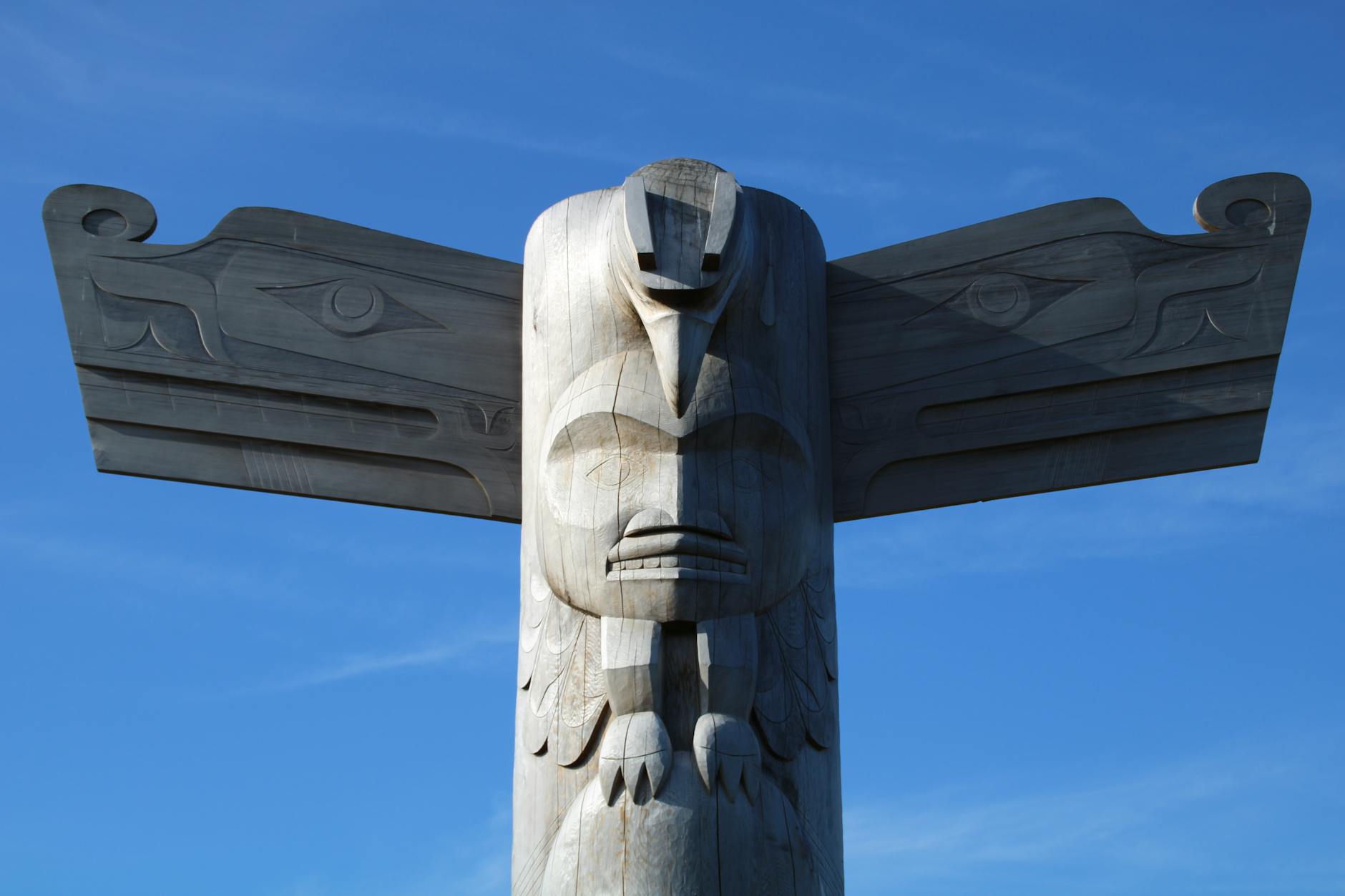 Totem rdzennych mieszkańców w Tofino w Kolumbii Brytyjskiej