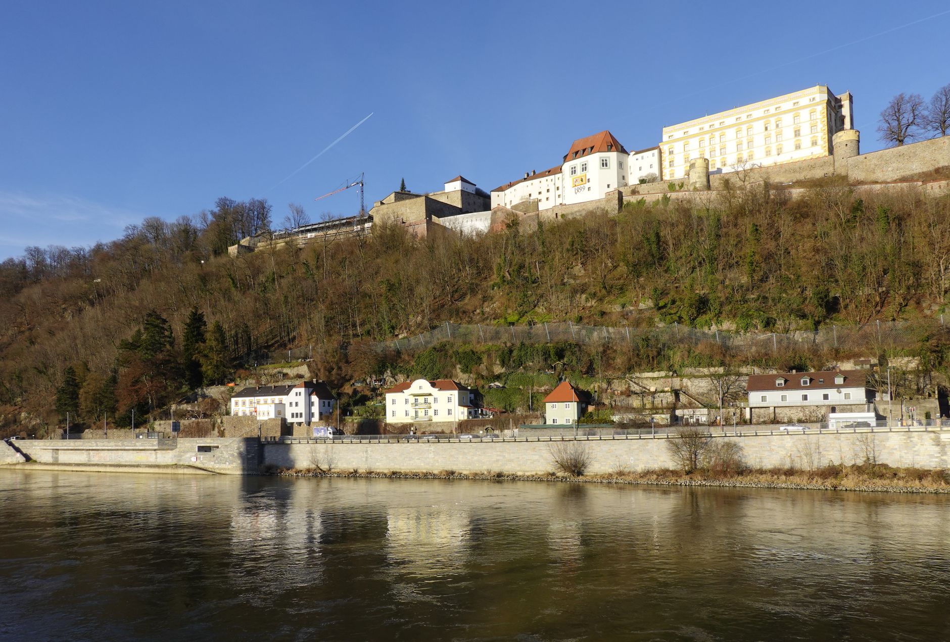 Zamki nad Dunajem w Austrii: jednodniowa wycieczka po dolinie Wachau z degustacją lokalnych win Twierdza Veste Oberhaus i zabudowa na wzgórzu w Passau nad Dunajem